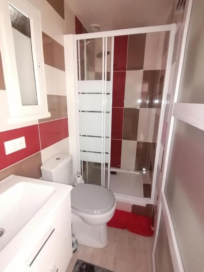 La Basse-Cour Apartment Vic sur Cere Bagian luar foto
