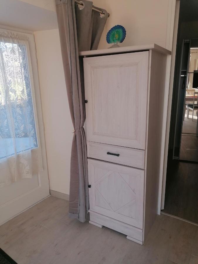 La Basse-Cour Apartment Vic sur Cere Bagian luar foto