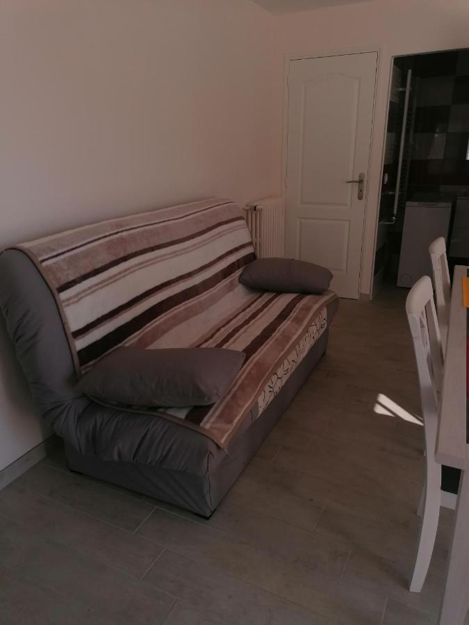La Basse-Cour Apartment Vic sur Cere Bagian luar foto