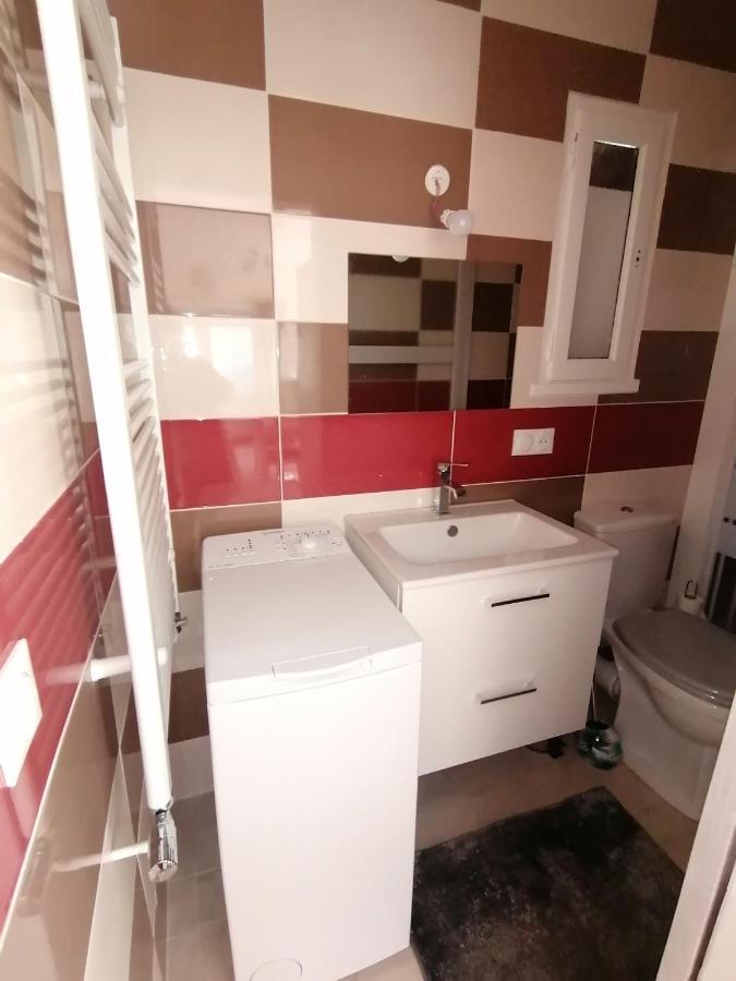 La Basse-Cour Apartment Vic sur Cere Bagian luar foto