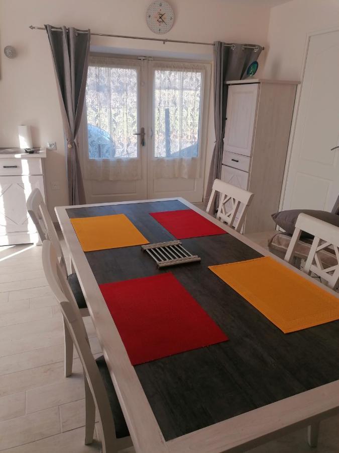 La Basse-Cour Apartment Vic sur Cere Bagian luar foto